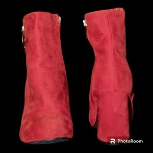 Women's size 7.5 Jessica Carlyle Red Booties